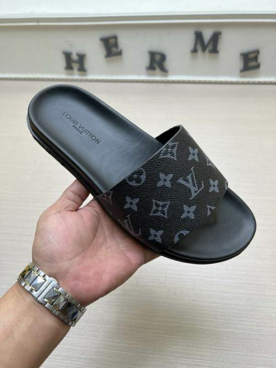 Picture of Louis Vuitton Slippers _SKULVsz38-45mnf05141313